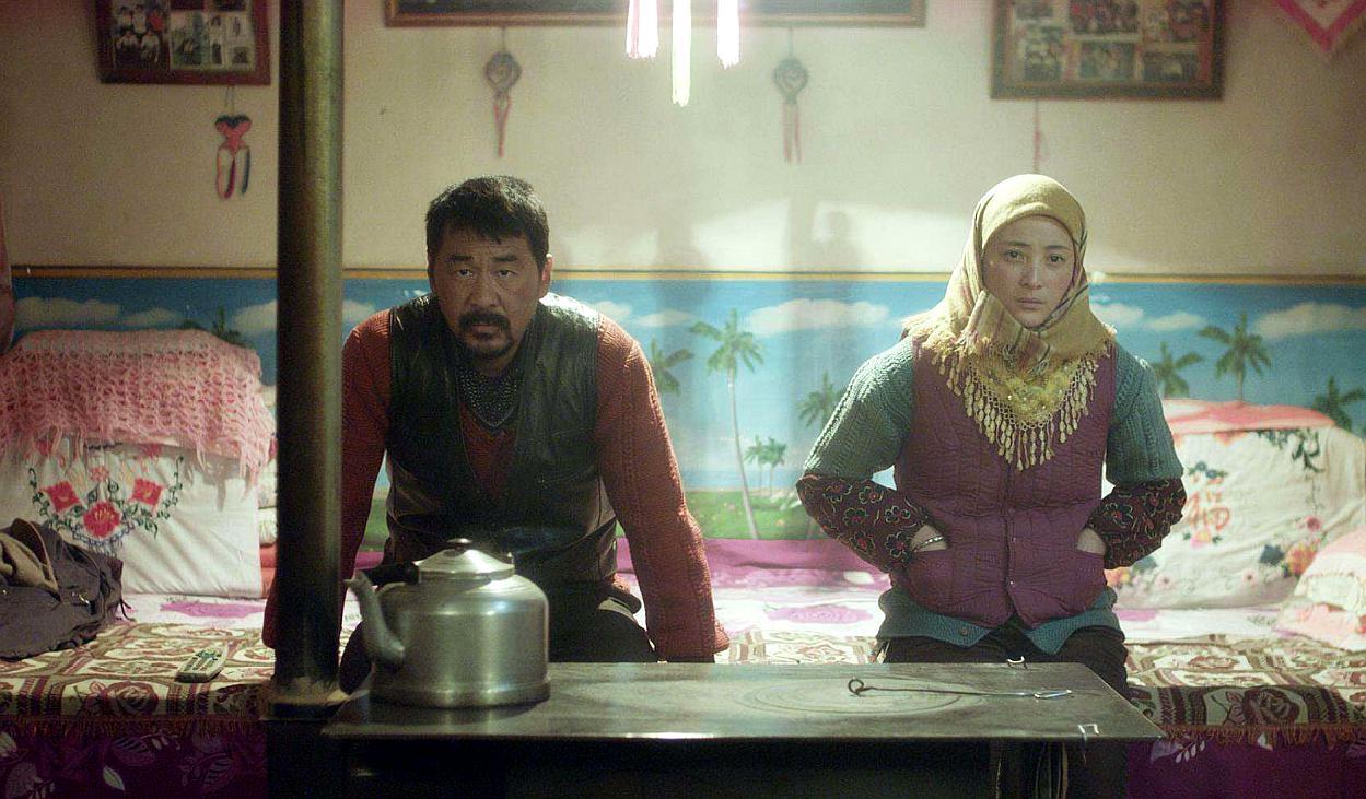 陈建斌演的《一个勺子》让人震撼,场景十分亲切,寓意深刻!