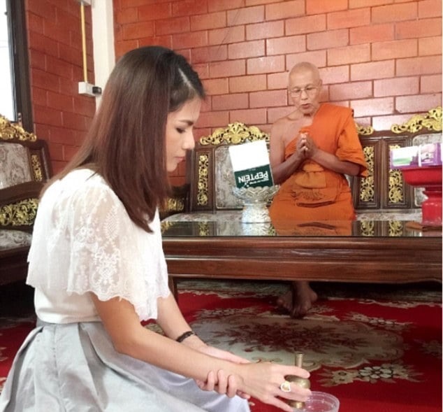 31岁泰国艳星吴清雅嫁给七十多岁百万富翁引争议