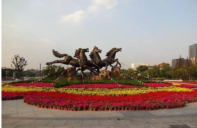 马鞍山第27届金秋花展评优揭晓 花雨广场景区立体造型获一等奖