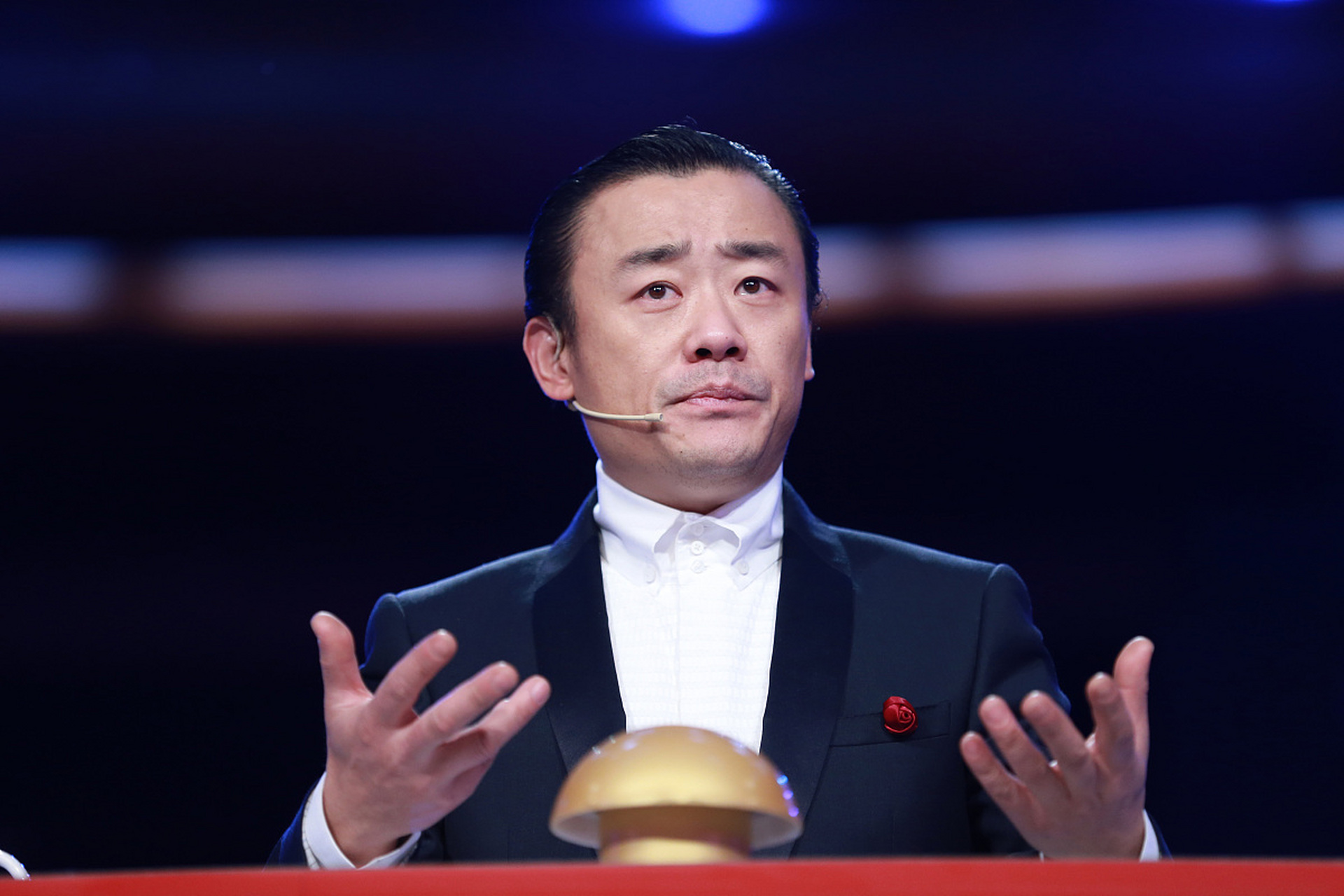 自作自受的周立波  2009年《壹周立波秀》正式开播,迅速引起了人们的