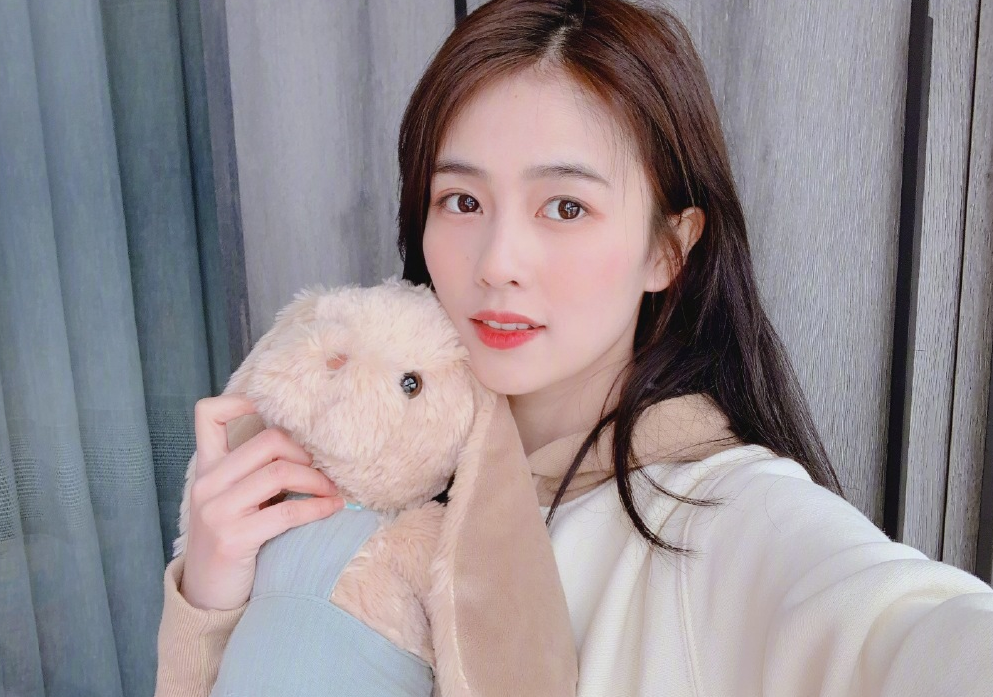 不同的造型有不同的感觉,白鹿的百变造型让人喜欢到不行啊