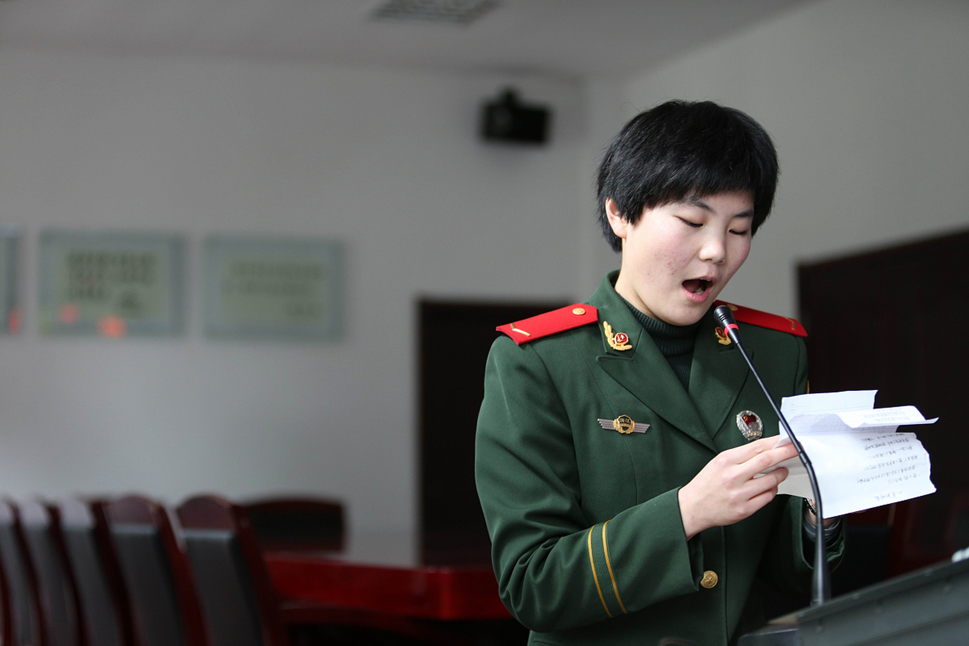 军队文职上岸指南#女孩子一定要考上军队文职干部,只因为男友在部队