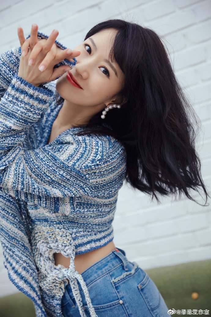 该剧讲述了上世纪80年代中后期,以赵小青(李念饰),肖战(朱雨辰饰演)为