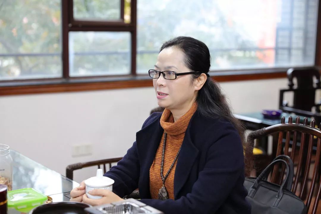 【法院动态】凭祥法院院长艾静走访自治区人大代表