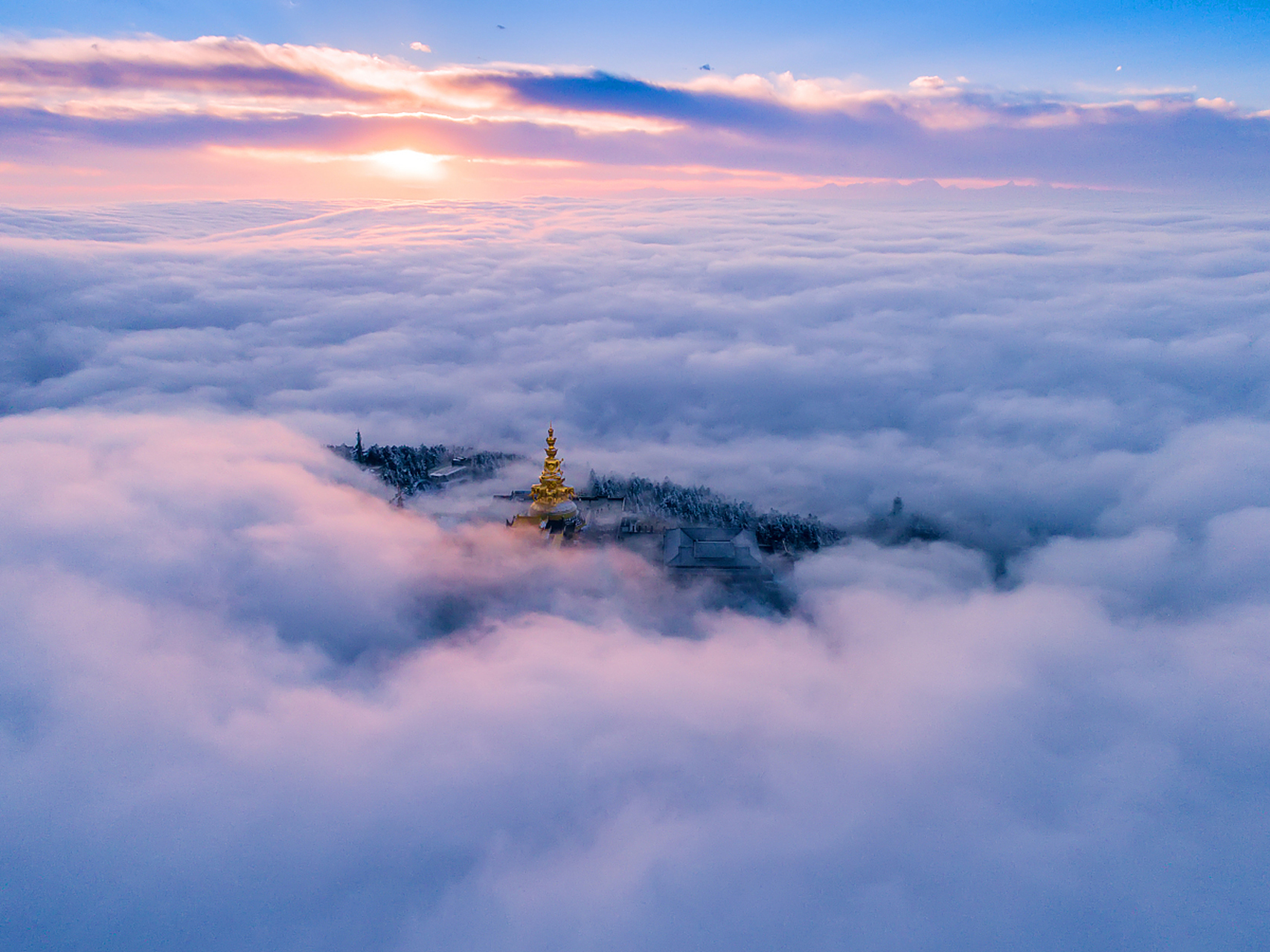 峨眉山佛光:如果了解了规律,就可以有幸看到峨眉山金顶佛光了.