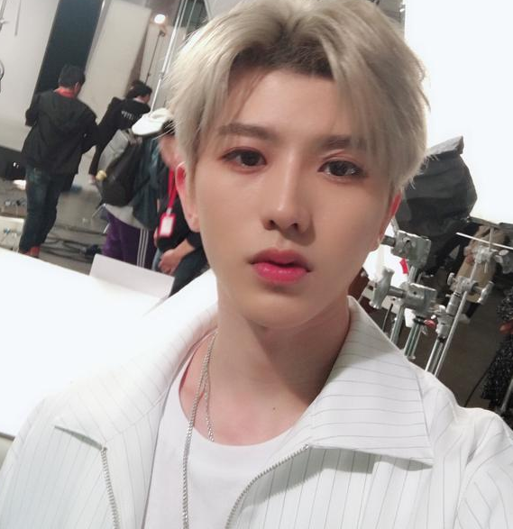 他是日本罕见的美男子,樱桃眼惹人注目,网友:还缺女朋友吗?