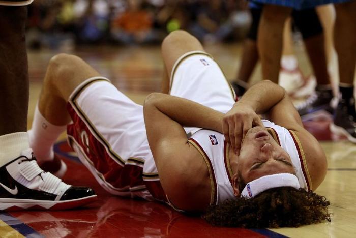 nba六大假摔高手,保罗哈登上榜,第1是奥斯卡影帝级别