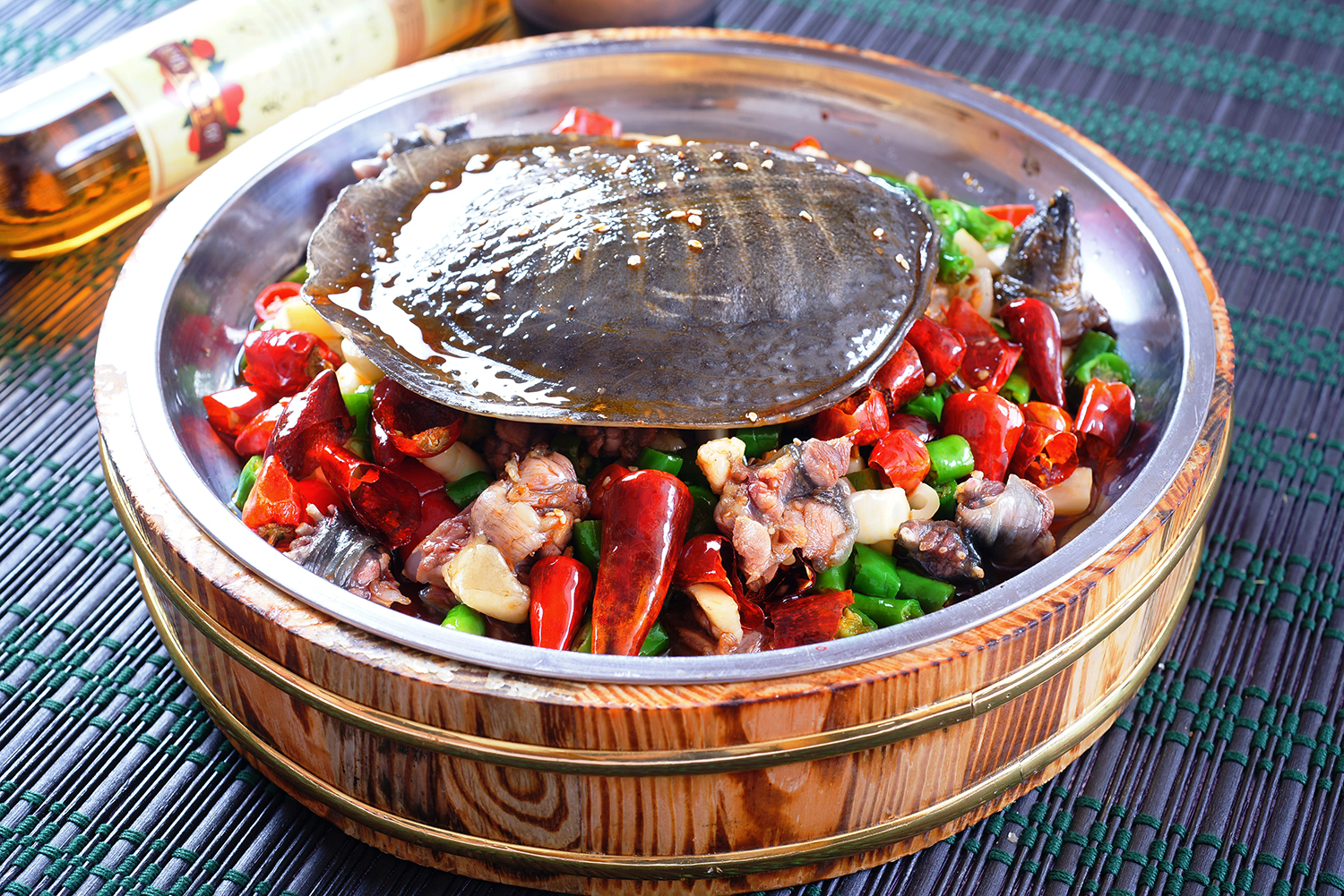 每天推荐不一样的六道美味佳肴:六道好吃可口的美食,米椒爆甲鱼