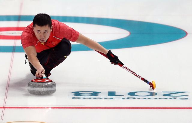 平昌冬奥会冰壶图片