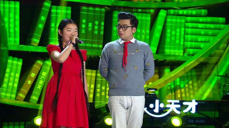乔馒凝观看阅兵式立下军人梦,小小年纪就有女中豪杰的气魄,娱乐,少儿/亲子,好看视频