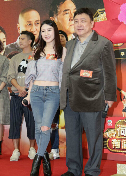 父女联手!王晶女儿"走后门"参演爸爸电影,王子涵与女星齐斗艳