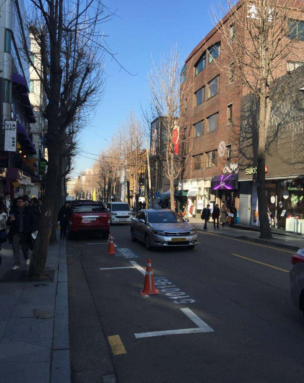 新沙洞林荫路是文艺青年们必来的地方,道路两旁是高大挺拔的银杏树