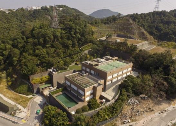 参观林青霞在香港的豪宅,居住半山被森林围绕,造价超过十亿