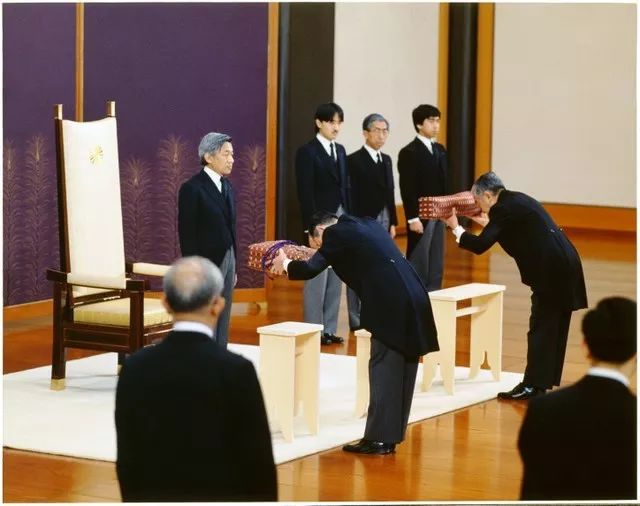 日本皇室"三大神器"即将亮相即位仪式,它们到底是什么来头?