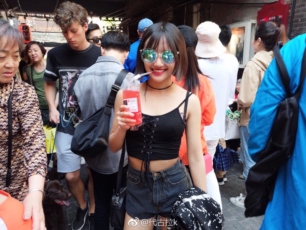 代古拉k真名叫代佳莉,代古拉k甜美的笑容在网上被网友称为"抖音最美