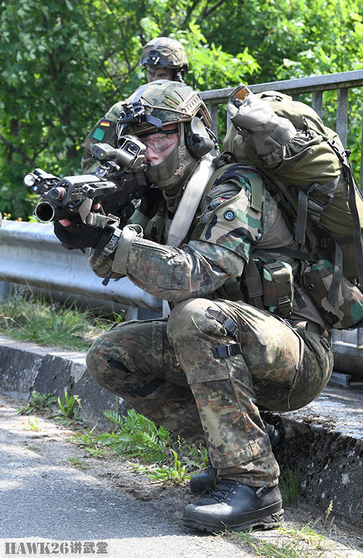 图说:德军空降部队实战演习 暴露轻武器的配备和使用现状