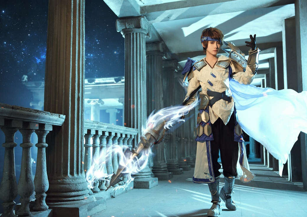 王者荣耀:霸气赵云cos,诸葛亮看了都脸红,枪尖在燃烧