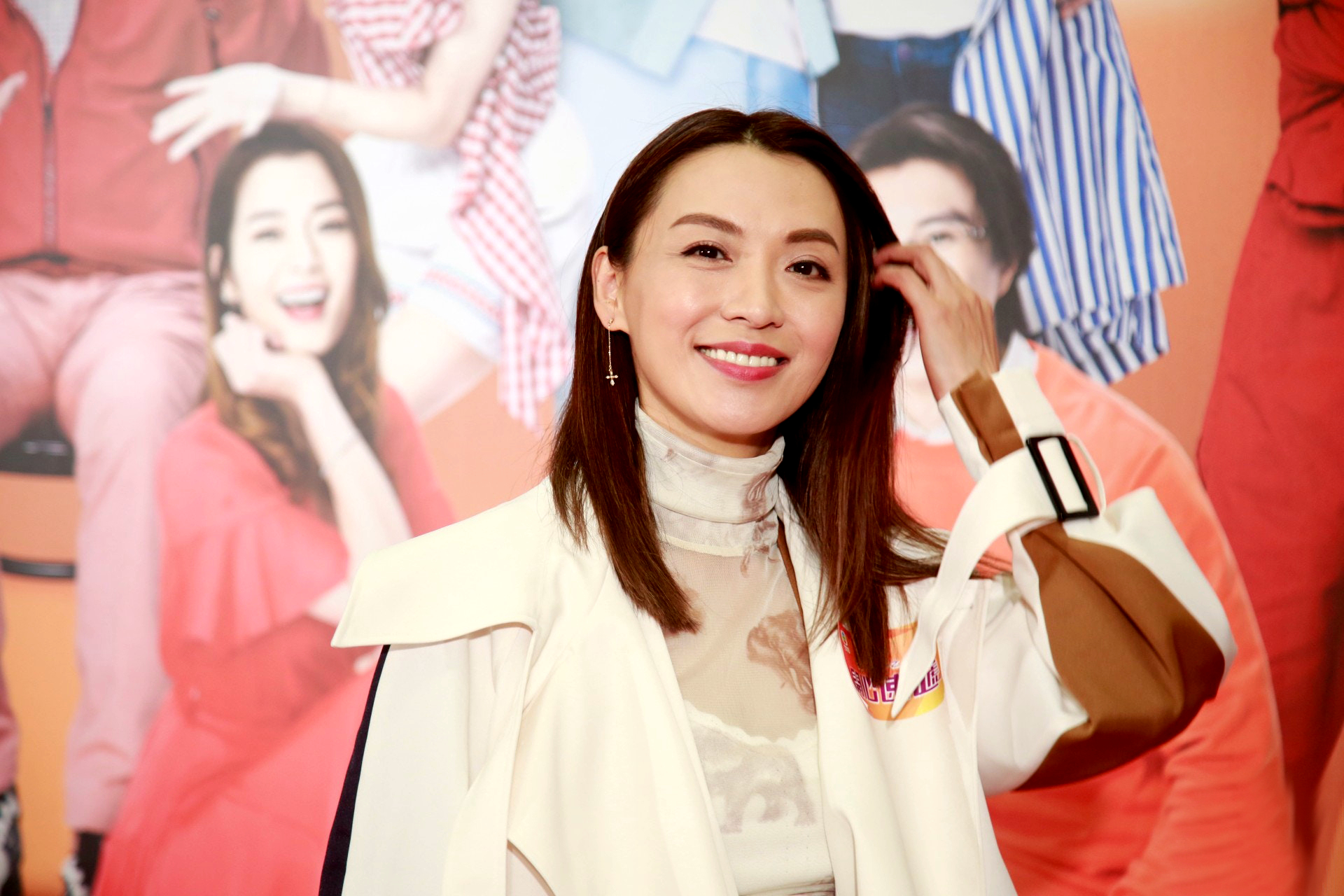 tvb陈炜靓丽出席《开心速递》宣传活动,客串加入出演神秘角色!