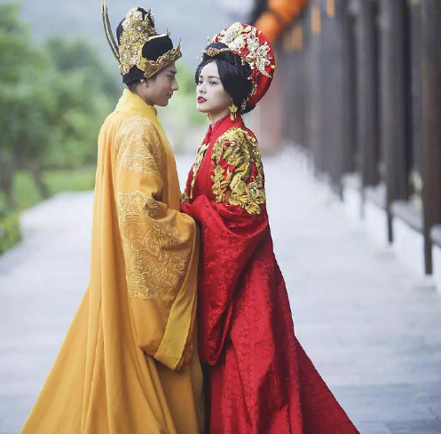 越南90后小花古装剧造型,能吊打国内小花吗