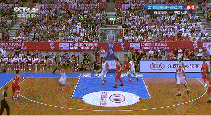 孙铭徽遭遇帕楚里亚式垫脚,站起来怒推倒肇事者险些引起冲突