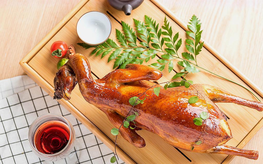 肉质细嫩却略有嚼头,麻而不木,辣而不燥,食之口齿留香,闻到那浓郁的