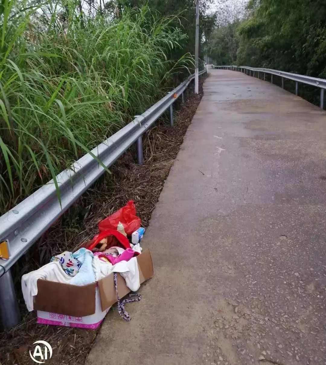 纸箱里的弃婴图片图片