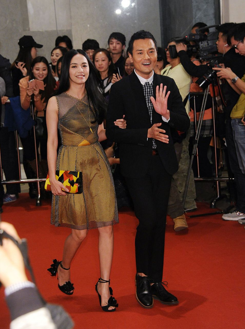 一次,林家栋icon和姚晨iconicon拍完激情戏,她偷偷恳求导演:"这段不忍