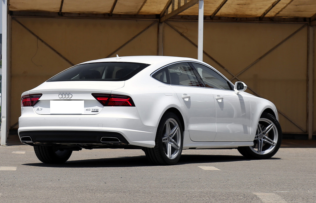 奥迪a7外观设计富有立体感,尾灯科技感浓郁