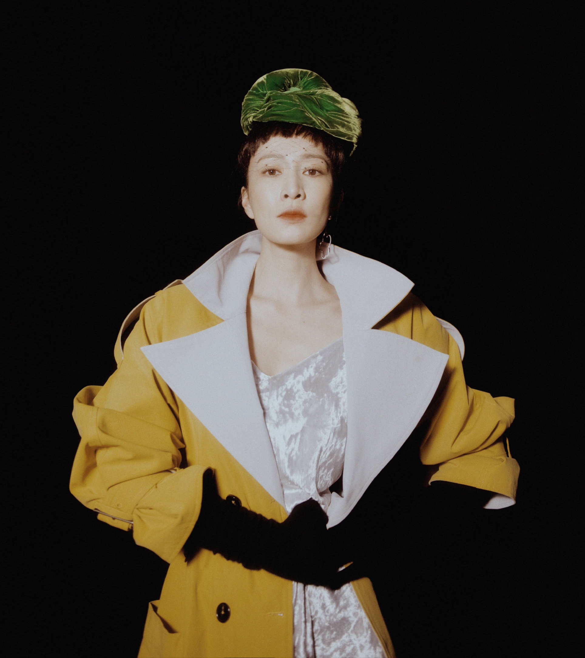 佘诗曼九月大片来袭,红烛燃烧,万种风情,一起感受不一样的阿佘