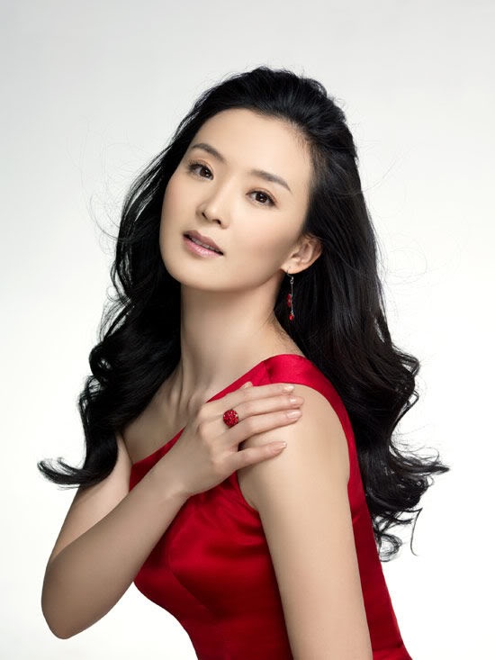 王艳老公确实是豪门,但是他的发家史有一些尴尬,网上那些豪门传闻有