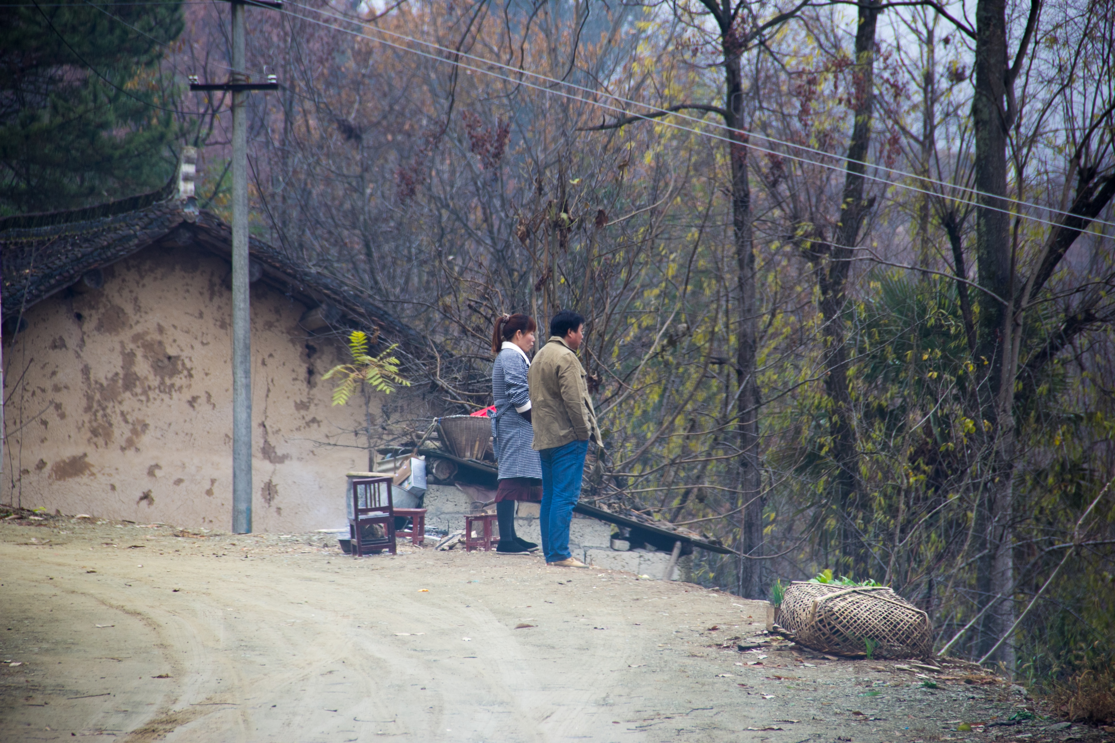 一男一女两位村民