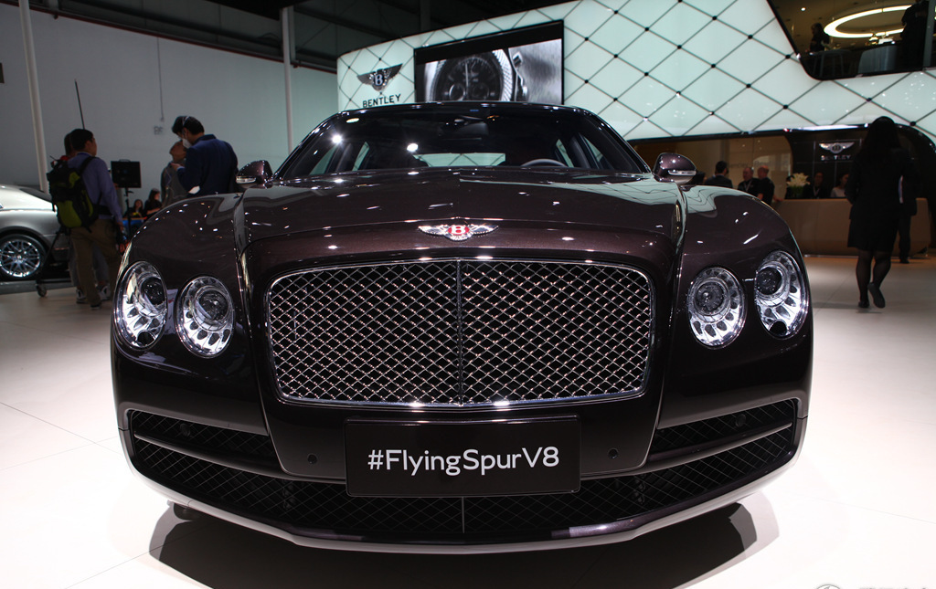 宾利飞驰v8的高清大图,快来一睹为快吧!