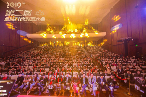 安瞳新零售经济下的宠儿 引领抖商新经济 鬼才安瞳