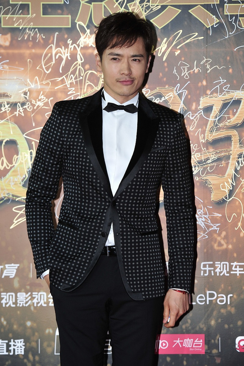 虽然说来高云翔真的很恶心,但在事发之后马上选择了离婚,也算是避免将