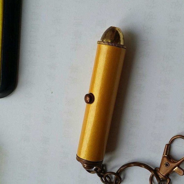 智利大游行 抗议者用数百只激光笔将警用无人机击落