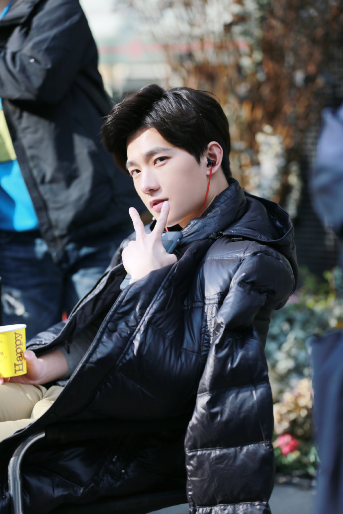 杨洋三生三世十里桃花# @杨洋>>关注#杨洋##在线吃瓜猜爆料