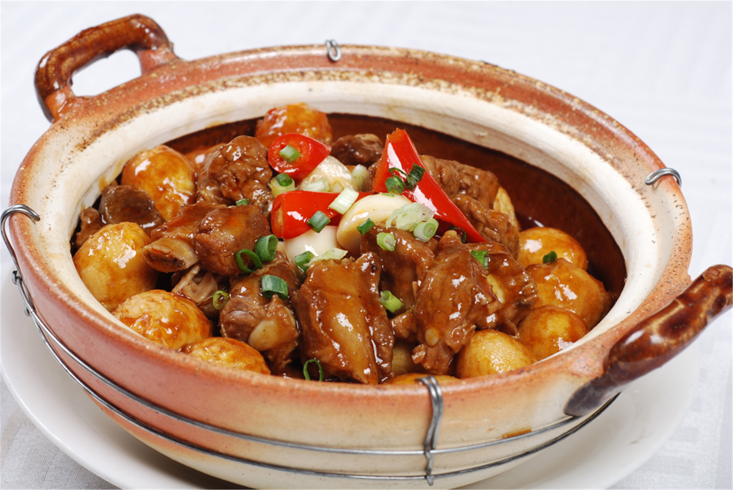 卤蛋排骨:排骨软烂,鸡蛋入味,醇香适口.