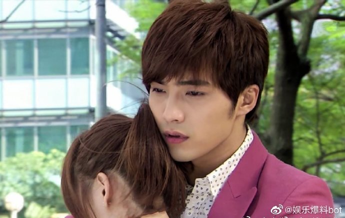 第一次认识你是在电视上播放《无间有爱》的电视剧时候,那个时候我