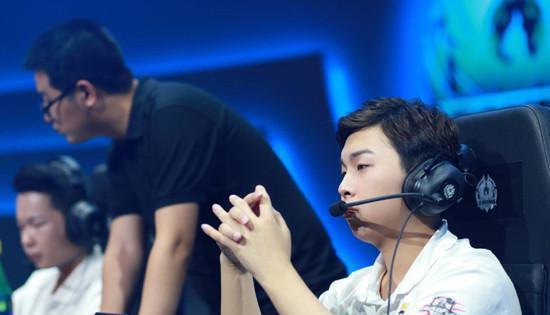 xq阿泰称蓝领打野不比谁差,跟alan五五开,网友直言你在开玩笑!