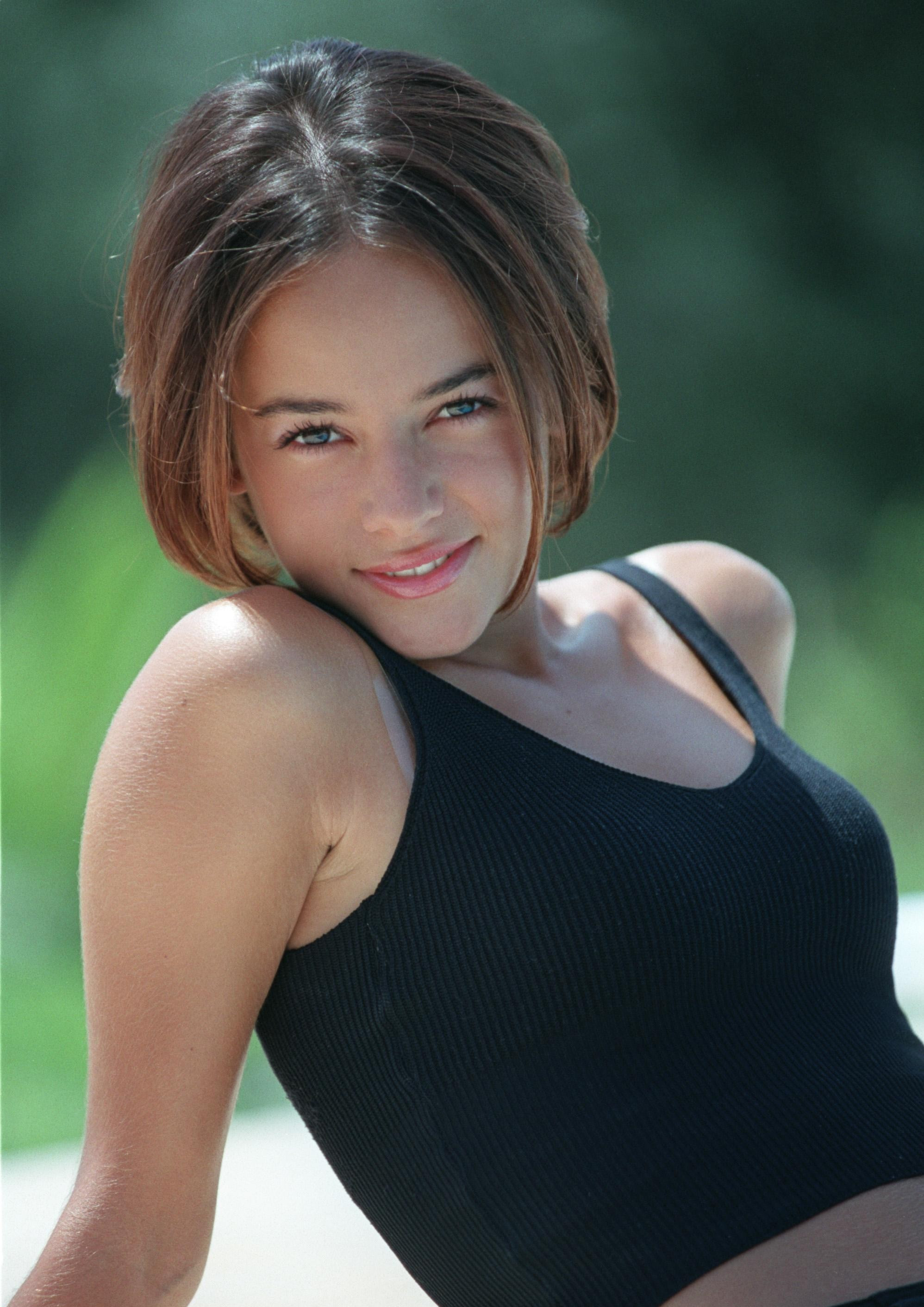 1984年8月21日,艾莉婕出生于法国南部的科西嘉岛海港城市阿雅克肖.