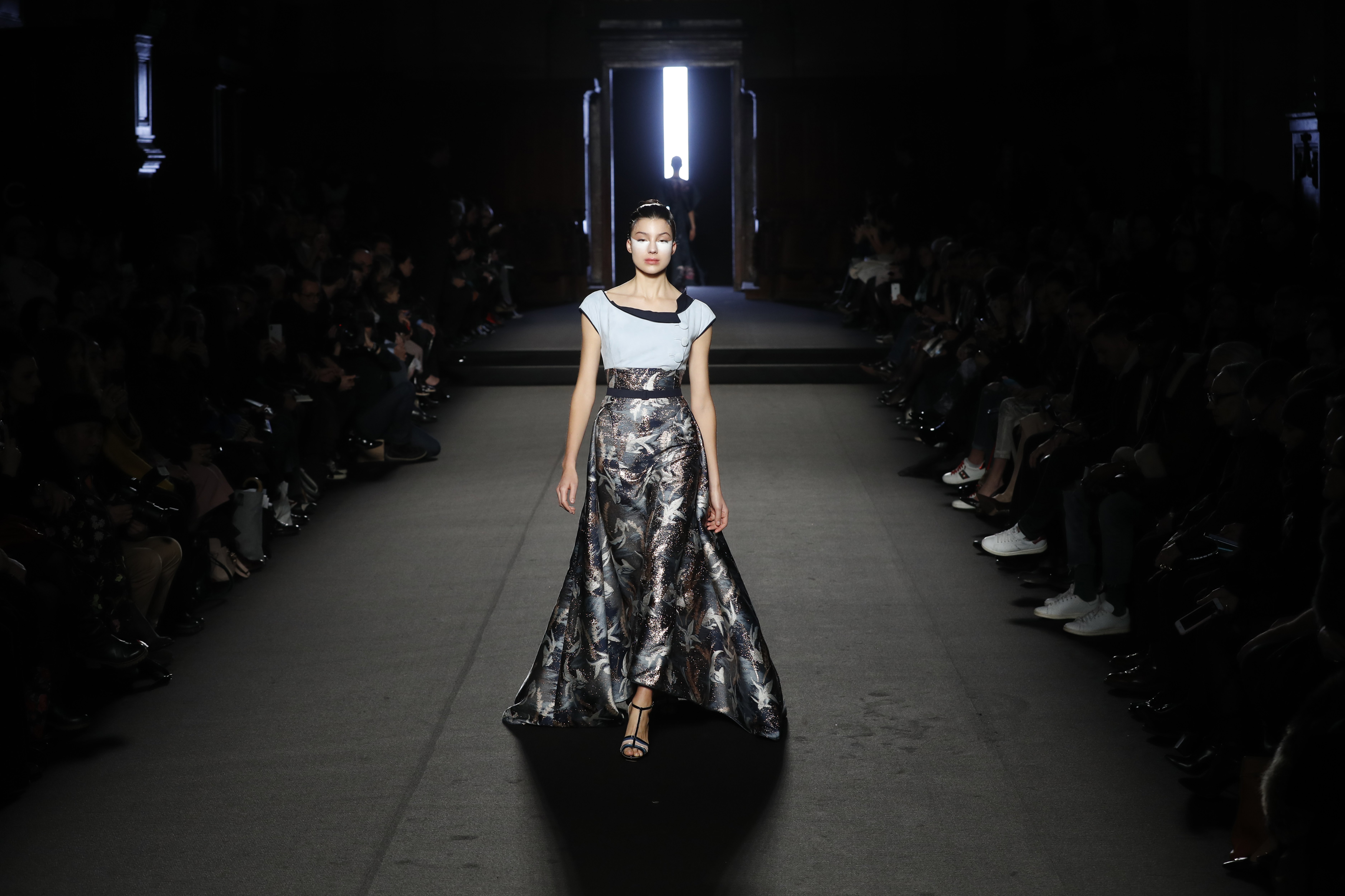 [14](外代二线)巴黎高级定制时装周——设计师朱利安·富尼耶时装秀