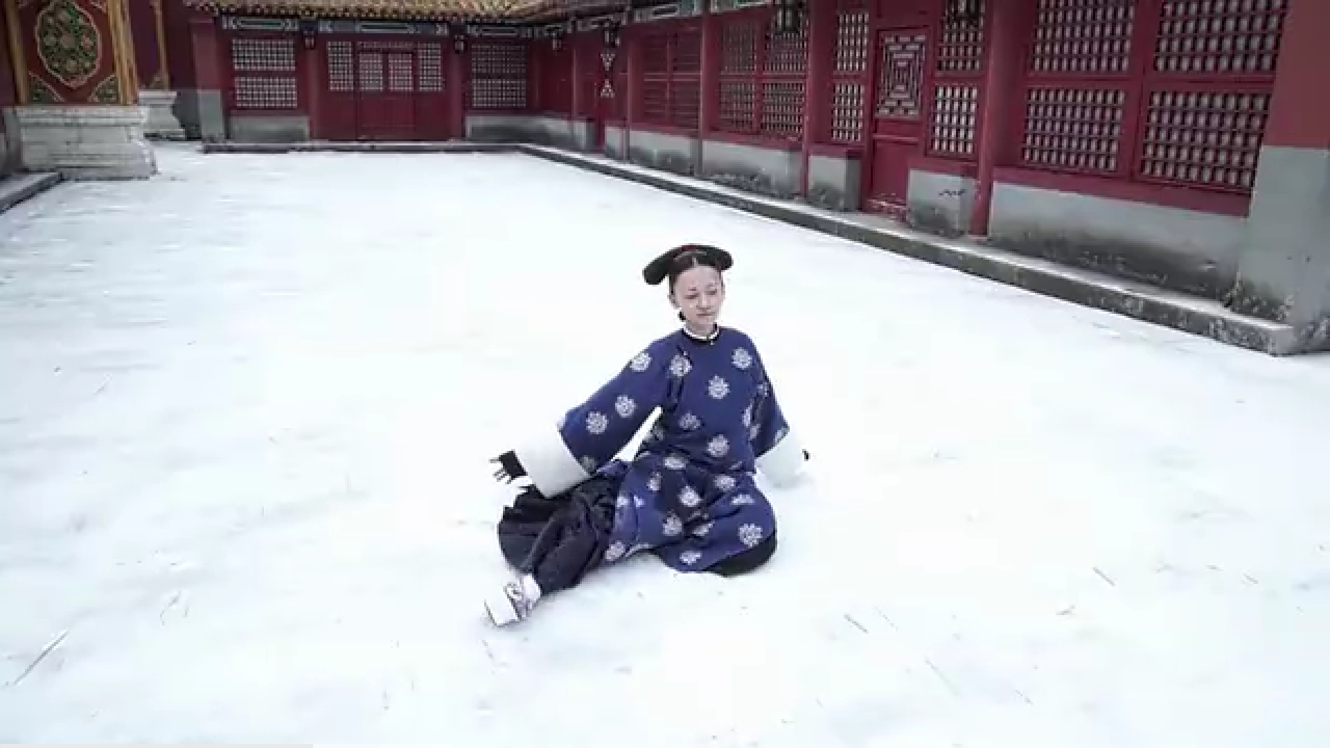 延禧攻略花絮:魏璎珞雪地五连拍,图3直指苍天,图5太舒服了!
