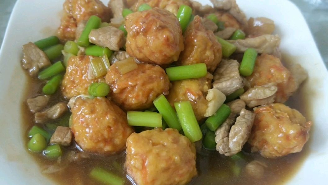 胡萝卜这么做比红烧肉还好吃,一口两个,汤汁都不剩,好吃又下饭