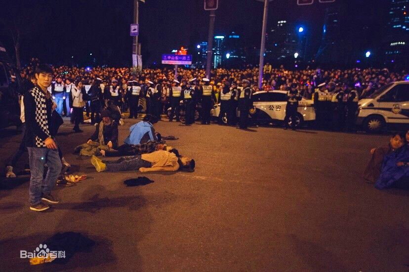 2014年上海外滩踩踏事件:36人死亡