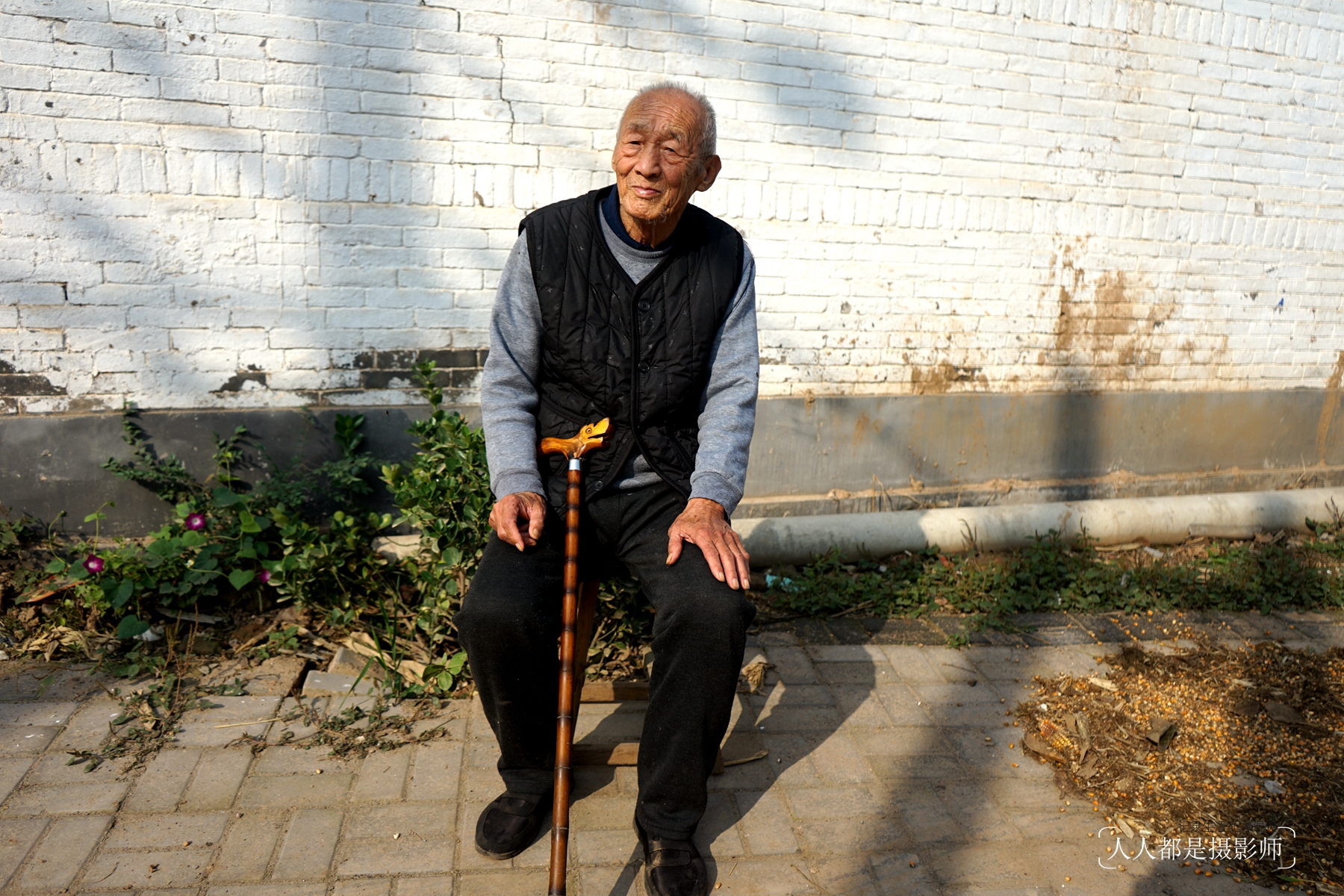 这是我们村里的7位老人,你猜猜90岁的是哪个?