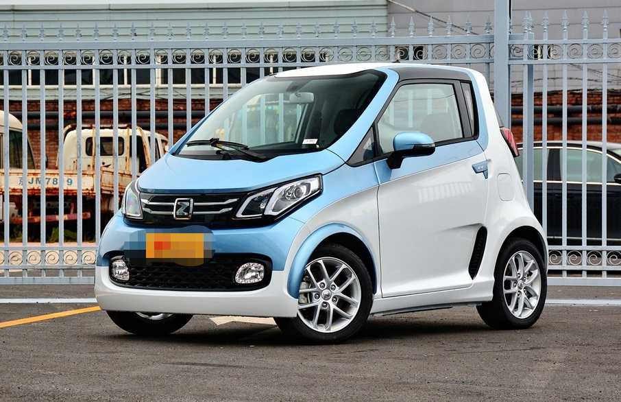 车身线条流畅的设计风格,众泰e200新能源,深受人们的喜爱