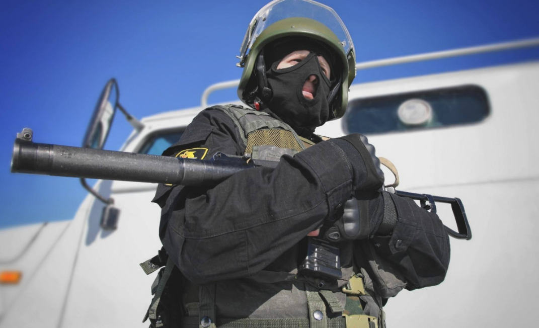 战争即将爆发,美英神秘特种部队抵达前线,欧洲一国紧急发出求救