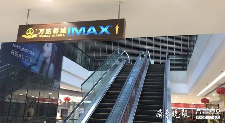 济南经四路万达,振华商厦恢复营业,顾客进门前需登记个人信息