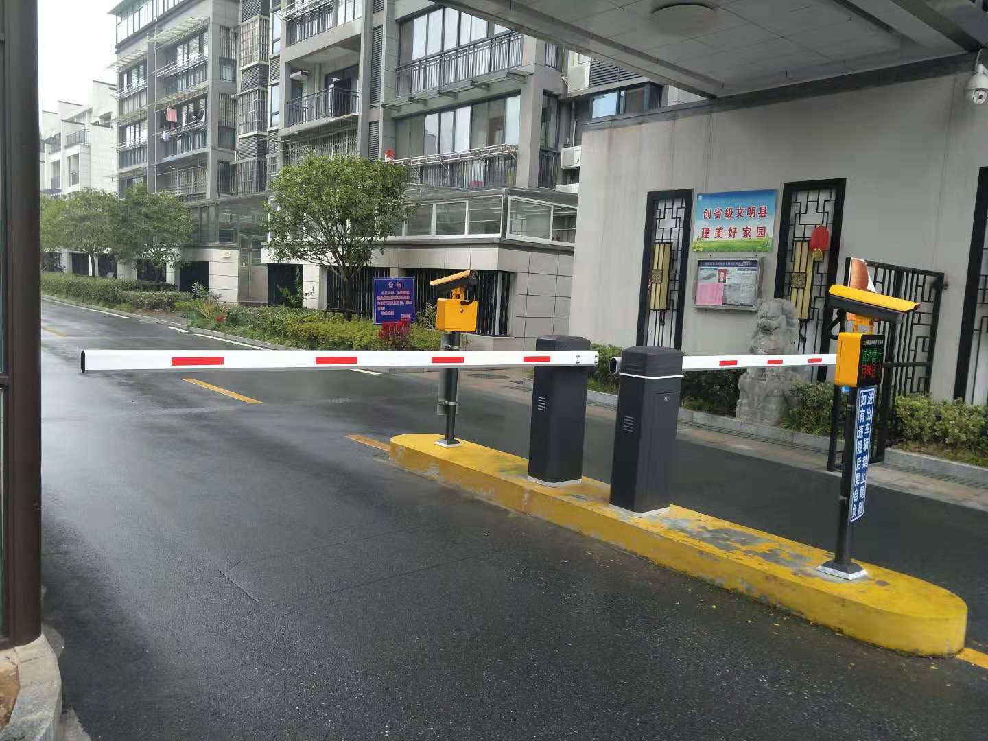 道闸安装 - 热门商品专区