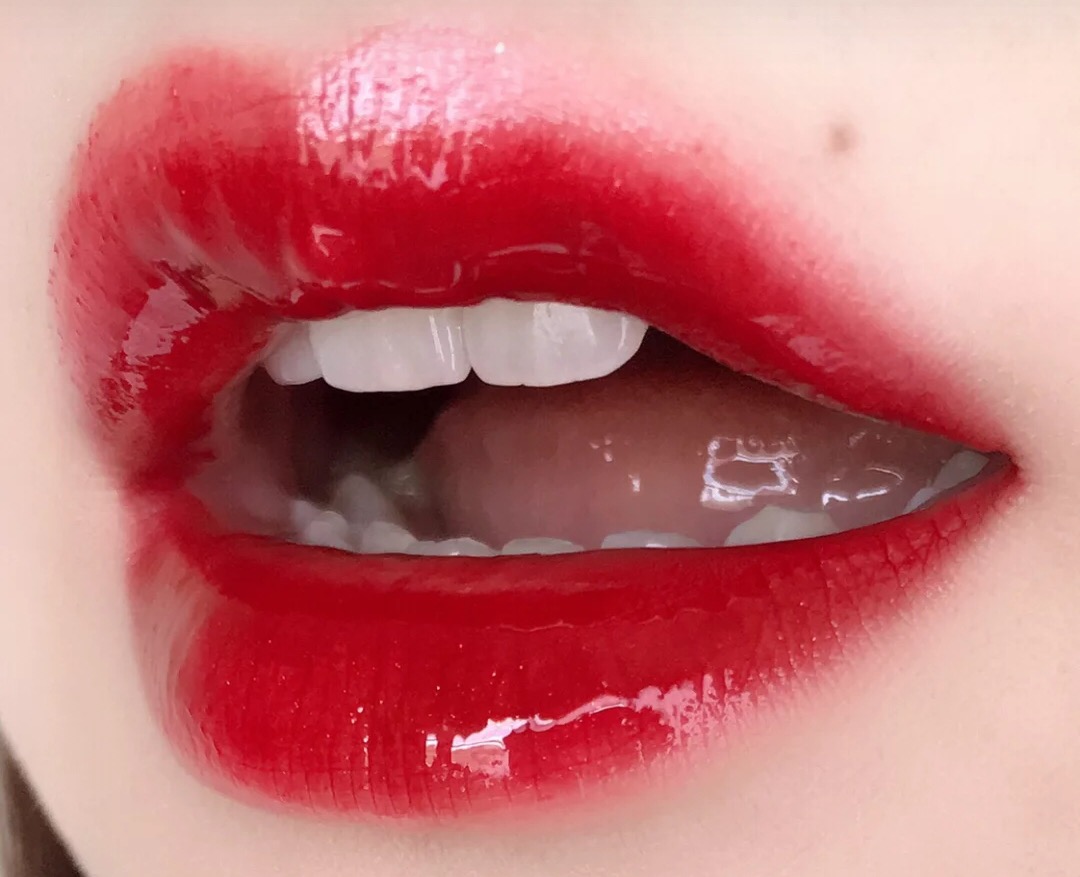 唇釉只知道阿玛尼?tf新出的漆光01,显白质地都完胜ysl!